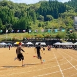 ６６万回再生を記録した動画「お父さん必見！　運動会の小さいトラックの走り方／２０２０年版」（「ド田舎暮らしオジロちゃんねる」より）
