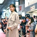 会場を盛り上げたモデルの貴島明日香さん＝２６日午後、神戸市中央区三宮町１（撮影・坂井萌香）