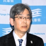 兵庫県副知事への就任が決まり、会見に臨む兵庫県県土整備部長の服部洋平氏＝３０日午後、兵庫県庁