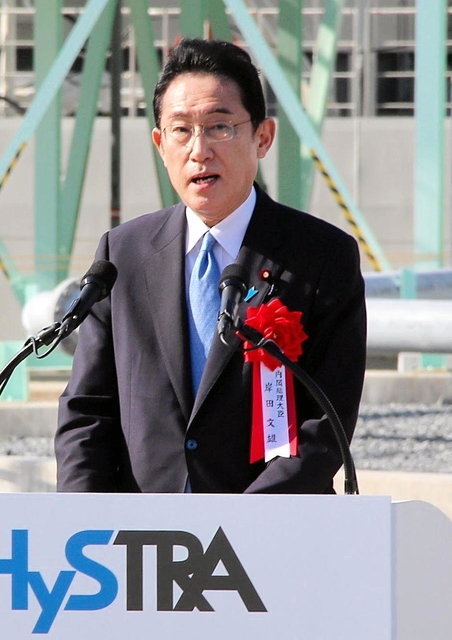 式典冒頭であいさつする岸田文雄首相＝９日午後、神戸市中央区神戸空港