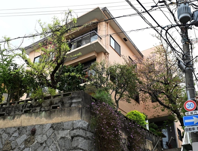 「アーティスト・イン・レジデンス・コウベ」が入るマンションの外観＝神戸市中央区北野町４（撮影・中西幸大）