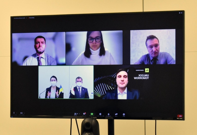 ウクライナの企業とオンラインでつないだＩＴセミナー＝１３日午後、神戸市中央区三宮町１