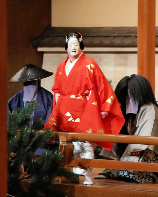 「媽祖」より。中央で「黙娘」を演じる片山九郎右衛門（渡辺真也さん撮影）