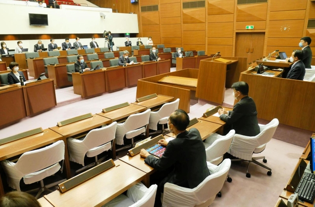 明石市の泉房穂市長による税情報の無断投稿を受け、市議会が２０日に開いた百条委員会＝明石市中崎１
