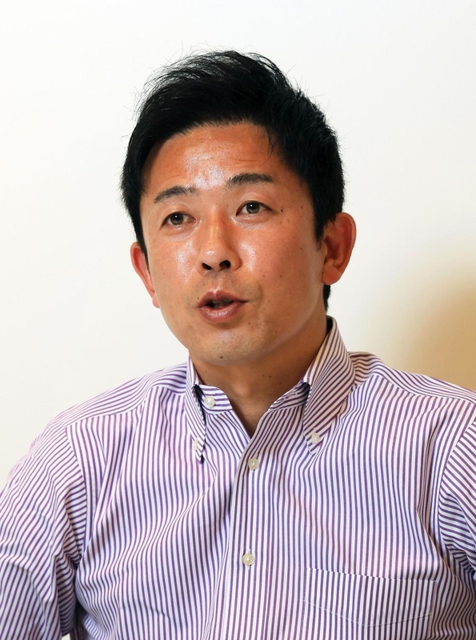 守備の重要性について真剣な表情で語る赤星憲広さん＝芦屋市公光町（撮影・鈴木雅之）