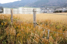 母親と生後１１カ月の幼子が殺害された事件の現場付近。住んでいた集合住宅は取り壊されていた＝山口県光市