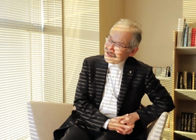 大月死刑囚の弁護人の一人だった足立修一弁護士。裁判のやり直しをあきらめていない＝広島市内