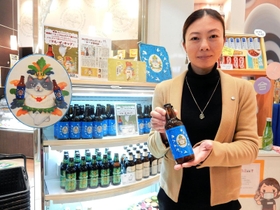 兵庫での販売が始まった愛媛県産のクラフトビール「マル・ザ・ホップ」＝神戸市東灘区、白鶴御影ＭＵＳＥ