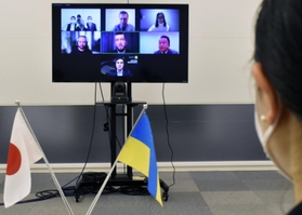 ウクライナの企業とオンラインでつないだＩＴセミナー＝１３日午後、神戸市中央区三宮町１