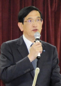 会見するＪＲ西日本の長谷川一明社長＝東京都内