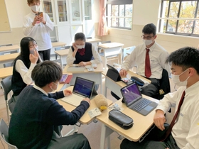 関西学院高等部で始まった「ひょうごスタートアップアカデミー」の様子＝西宮市上ケ原一番町（兵庫県提供）