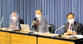 会見で研究員の待遇改善を訴える理研の組合員ら＝東京都内