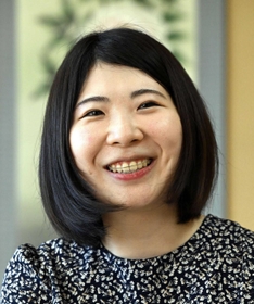 西山朋佳女流二冠
