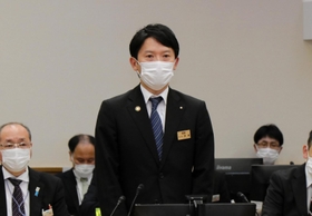 兵庫県の新型コロナウイルス対策本部会議で、大型連休に向けた再拡大への懸念を示した斎藤元彦知事＝神戸市中央区中山手通５、県災害対策センター