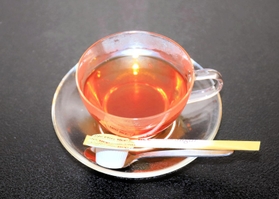 里見女流王位が注文した紅茶＝姫路市夢前町前之庄、旅館「夢乃井」
