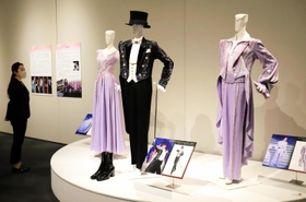 えんび服やデュエットの衣装が飾られた会場＝神戸市東灘区向洋町中２、神戸ファッション美術館