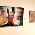 台湾やミャンマーの宗教施設を紹介した写真が並ぶ会場＝西宮市大谷記念美術館