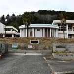 閉校後、植物性シリカ製造工場として使用されている旧八千代北小＝多可町八千代区