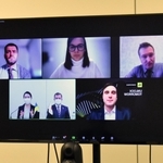 ウクライナの企業とオンラインでつないだＩＴセミナー＝１３日午後、神戸市中央区三宮町１