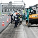 大規模リニューアル工事が始まった阪神高速道路＝神戸市東灘区