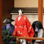 「媽祖」より。中央で「黙娘」を演じる片山九郎右衛門（渡辺真也さん撮影）