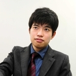 ５番勝負で着用する和服を家族と井上九段に用意してもらい「タイトル戦に出る実感が湧いた」と語る出口若武六段＝大阪市福島区、関西将棋会館