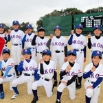西播地域初の女子少年野球チーム「赤穂ネクサス」のメンバーら＝赤穂市加里屋