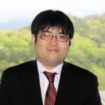 女流王位戦第１局の立会人を務めている糸谷哲郎八段＝姫路市夢前町前之庄、旅館「夢乃井」
