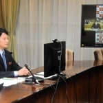 全国知事会のオンライン会合で発言する兵庫県の斎藤元彦知事＝２６日午後、兵庫県庁