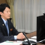 全国知事会のオンライン会合で発言する兵庫県の斎藤元彦知事＝２６日午後、兵庫県庁