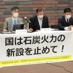 請求棄却を受け、判決内容の説明と上告する意思を明らかにした原告、弁護団＝２６日午後、大阪市北区西天満１、大阪弁護士会館