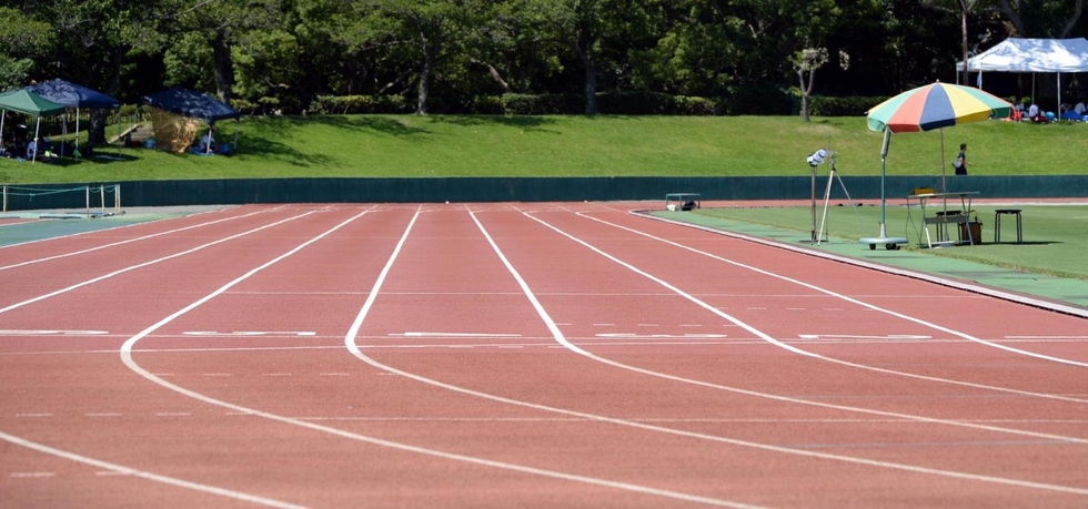 明石公園の陸上競技場 公認取り消し危機 レーン幅の規定変更で迫られる全面改修 知事 対応考える 総合 神戸新聞next