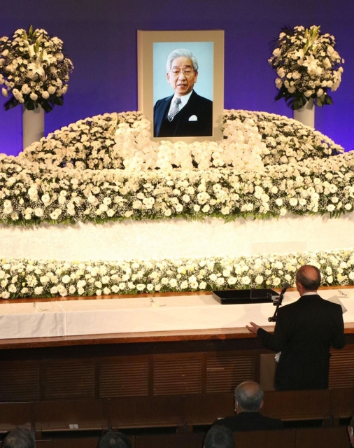 約２５０人が集まった新野幸次郎元神戸大学長をしのぶ会＝７日午後、神戸市灘区六甲台町の神戸大