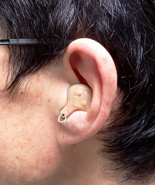 個人の耳の形に合わせた耳穴型補聴器