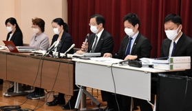 調査報告書について詳細を解説する第三者委員会の藤原正広委員長＝神戸市中央区橘通１