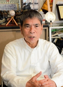 「沖縄が置かれている現状を学び、考えてほしい」と話す沖縄県人会兵庫県本部の具志堅和男会長＝尼崎市西長洲町２