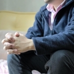 事故についての思いを語る犠牲夫婦の長男＝２日午後、兵庫県内（代表撮影）