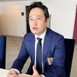 「シャレン！アウオーズ」を受賞したノエビアスタジアム神戸でのワクチン大規模接種活動について語るＪ１神戸の菊地隆之スタジアムエンターテイメント部長＝神戸市内