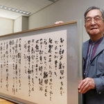 阪神・淡路大震災の被災地から新聞が届いた２７年前の感動を語る中原道夫さん＝神戸新聞社（撮影・大森　武）