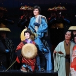 東京宝塚劇場で上演中の雪組「夢介千両みやげ」も６月１２日の千秋楽公演生中継が予定されている（宝塚大劇場での公演の様子、撮影・吉田敦史）
