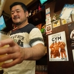 ゲイバー「ゆんたく。」のマスター修二さん。男性以外は入店できない＝大阪市北区堂山町