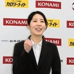 終局後に記者会見に応じた里見香奈女流四冠＝２７日夜、大阪市福島区、関西将棋会館（撮影・小林伸哉）