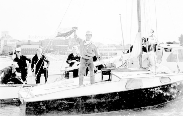 １９６２年、ヨット「マーメイド号」で太平洋を横断し、米サンフランシスコに到着した堀江謙一さん（ＵＰＩ＝共同）