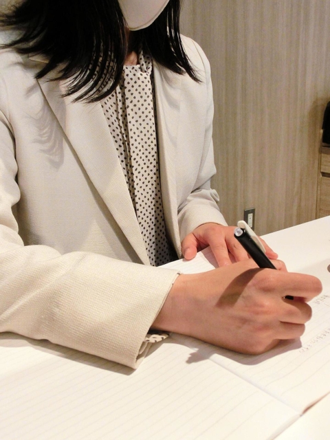 離婚後１年４カ月で養育費が途切れた女性。母子世帯の４人に１人しか養育費を受け取っていない＝淡路市夢舞台