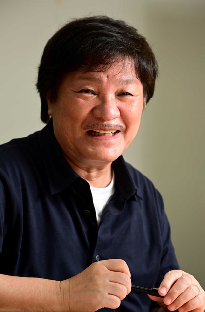 デビュー５０周年を迎え、「神戸に限らず全国各地のみんなに本当によくしてもらった」と感謝する堀内孝雄＝神戸新聞社（撮影・中西幸大）