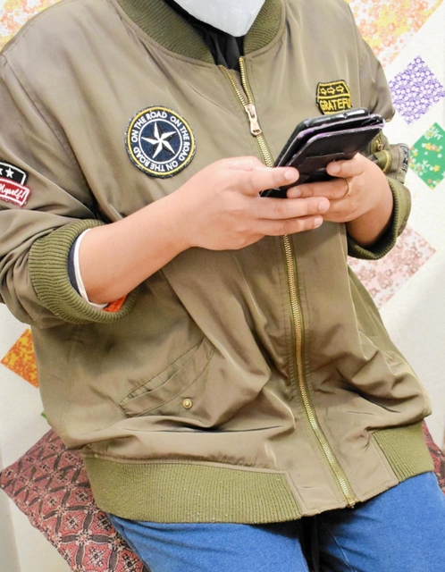 愛知県からシェルターに避難したインドネシア人女性＝５月２２日午後、神戸市内