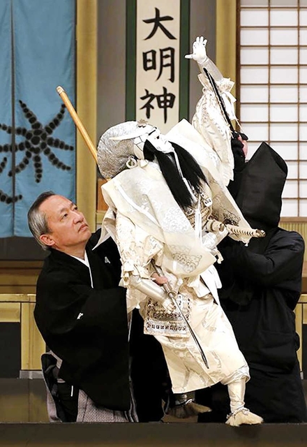 文楽「義経千本桜　二段目」に出演する桐竹勘十郎（撮影・小川知子氏）