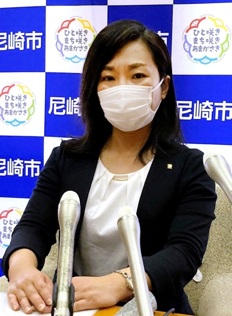会見で再発防止策などについて話す尼崎市の稲村和美市長＝２３日午後、尼崎市役所