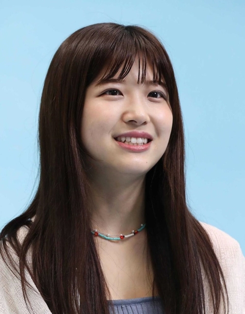 「武道館で歌えるようなアーティストになりたい」と目を輝かせる門脇更紗＝神戸新聞社（撮影・大森　武）