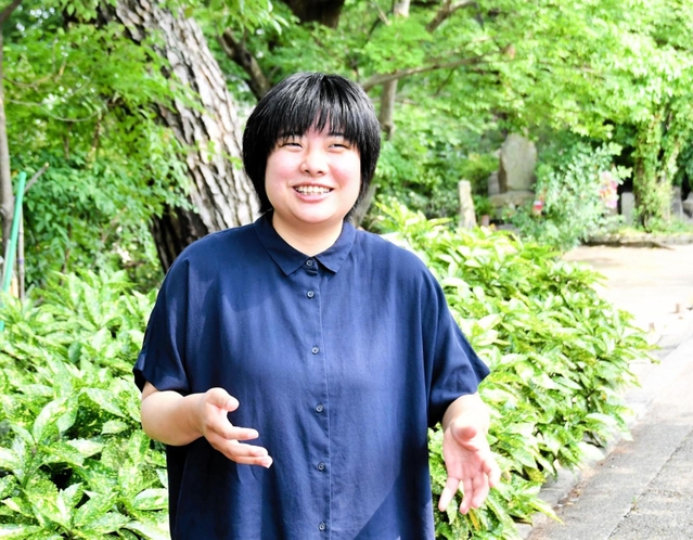 今春から実家を離れて暮らす清崎鈴乃さん。「家の中が静かで、何をしたら良いのか戸惑っています」＝西宮市内